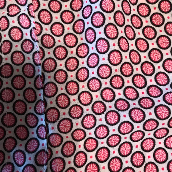 Pink sleeveless blouse very flattering - Picture 5 of 6